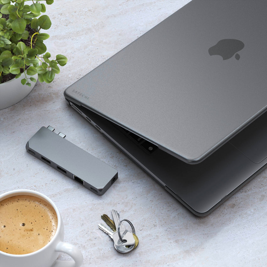 เคสกันกระแทก Satechi Eco Hardshell สำหรับ MacBook Air 13 นิ้ว สี Dark